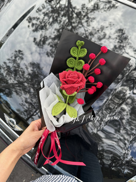 Red bouquet (No.1) with muti-petal rose