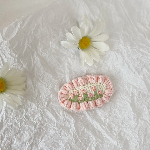 Crochet hair clip-Small creamy flower