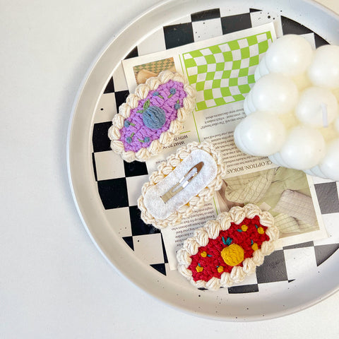 Crochet hair clip-small berry